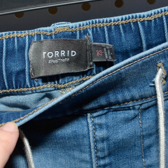 Plus Size Torrid 2S (2X Short) Pull-On Weekend Boyfriend Straight Stretch Jeans - Picture 5 of 14